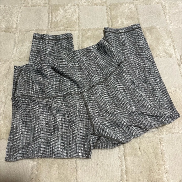 Lululemon Wunder Under Crop (High-Rise) *Full-On Luon 21" Leggings 12 - Picture 4 of 7